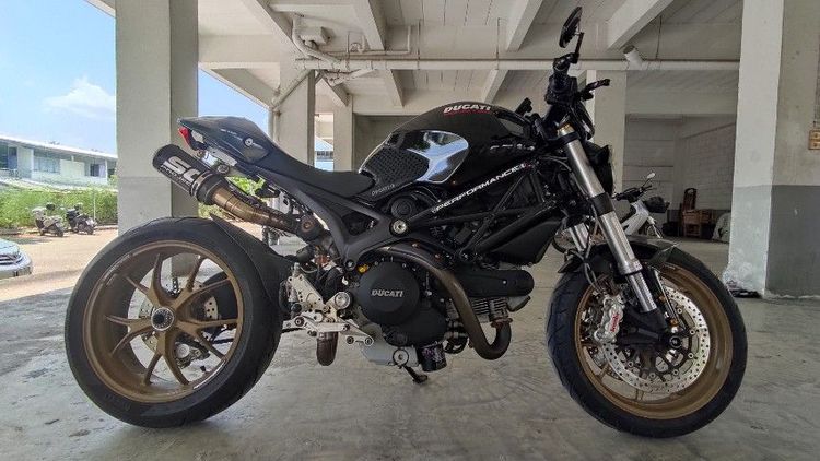 ducati monster 796