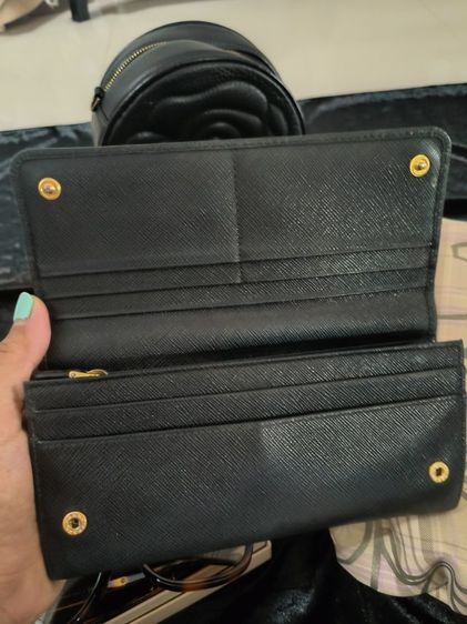 กระเป๋าสตางค์ Prada แท้