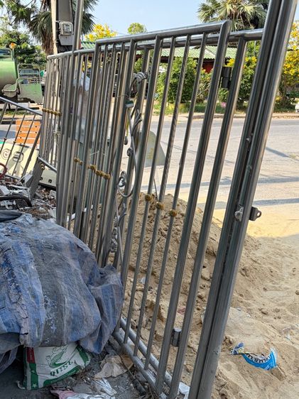 ประตูรั้วแสตนด์เลส มือสอง ขายเหมาด่วน ชุดรั้ว-ประตูสแตนเลส 304 (ยกชุด 9 ชิ้น) รูปที่ 2