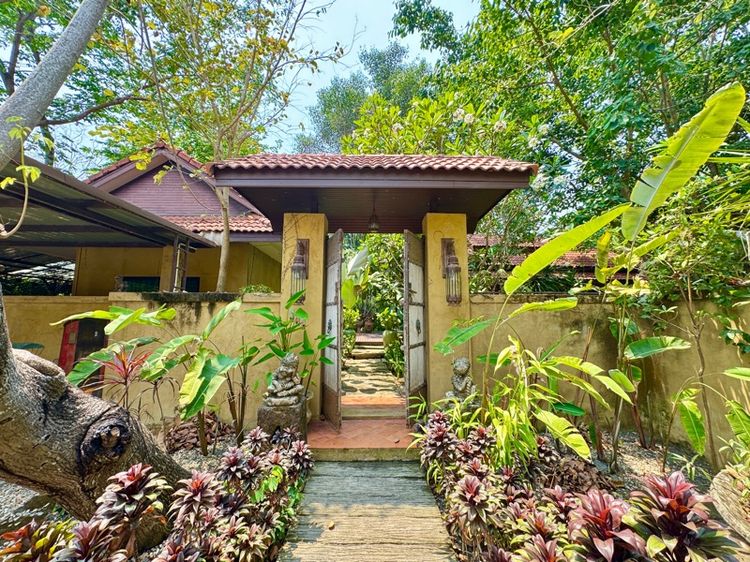 บ้านคลาสสิคเชียงใหม่สไตล์รีสอร์ท ทำน้ำล้อม ใกล้เมือง ใกล้สนามบิน