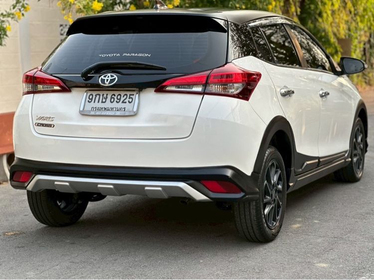 Toyota Yaris 2020 1.2 High Cross Sedan เบนซิน ไม่ติดแก๊ส เกียร์อัตโนมัติ ขาว รูปที่ 4
