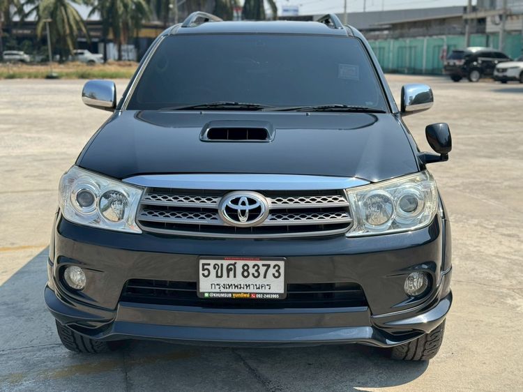 Toyota Fortuner 2010 3.0 V 4WD Utility-car ดีเซล ไม่ติดแก๊ส เกียร์อัตโนมัติ ดำ รูปที่ 2