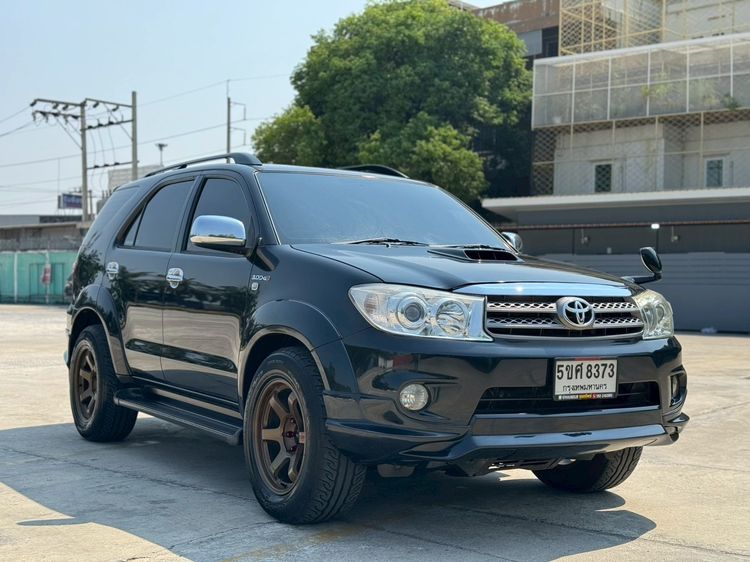 Toyota Fortuner 2010 3.0 V 4WD Utility-car ดีเซล ไม่ติดแก๊ส เกียร์อัตโนมัติ ดำ รูปที่ 3