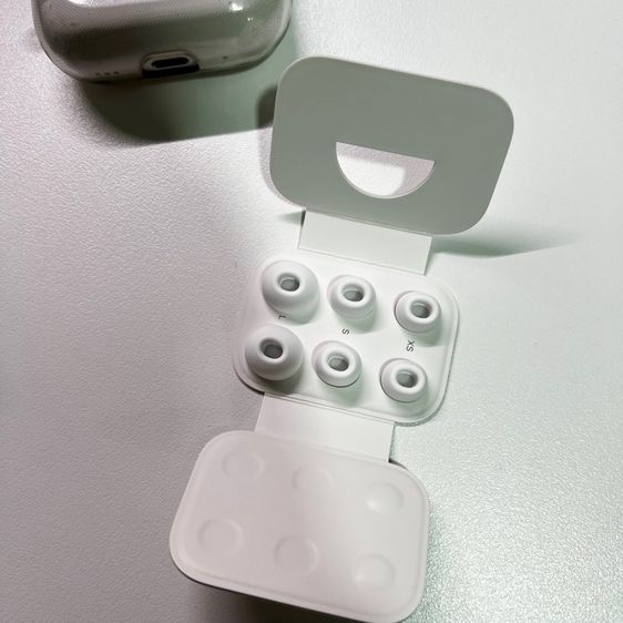 Apple AirPods Pro (2nd gen) with MagSafe Case (USB-C) รูปที่ 2