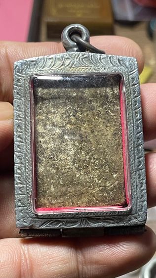 พระสมเด็จเก่ามากตามรูปพร้อมเลี่ยมตลับอย่างดีราคานี้รวมส่งครับเก่ามากส่งจริงตรงรูป รูปที่ 2