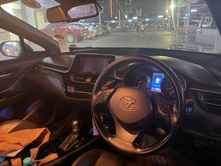 Toyota C-HR 2018 1.8 Hybrid Hi Sedan ไฮบริด เกียร์อัตโนมัติ รูปที่ 4