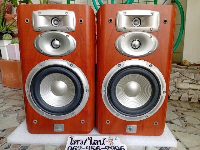 ลำโพงขนาดใหญ่ JBL L830