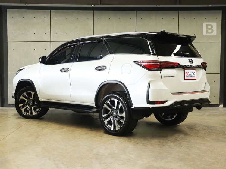 Toyota Fortuner 2024 2.4 Legender Black Top Utility-car ดีเซล ไม่ติดแก๊ส เกียร์อัตโนมัติ ขาว รูปที่ 4