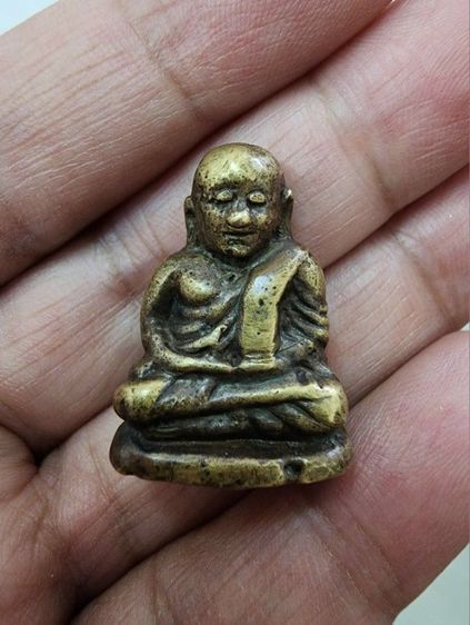 หลวงพ่อเงิน วัดบางคลาน พิมพ์นิยมเนื้อเก่ามากค่ะ