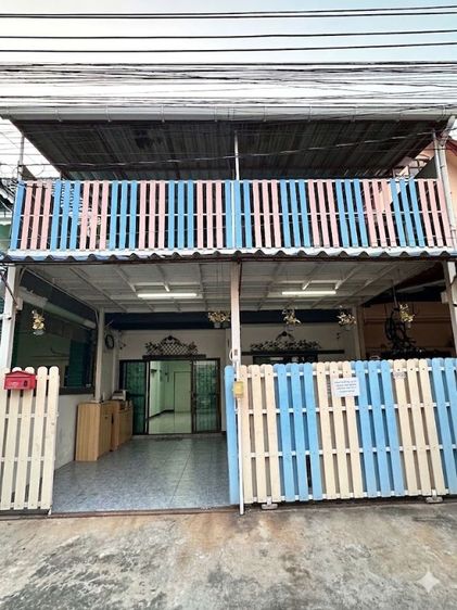 ขายทาวน์เฮ้าส์ใหญ่ ซอยนวมินทร์ 50 จอดรถได้ 2 คัน 3 ห้องนอน 2 ห้องน้ำ 1 ห้องรับแขก 1 ห้องโถง 1 ห้องครัว 1 ห้องซักล้าง  รูปที่ 3