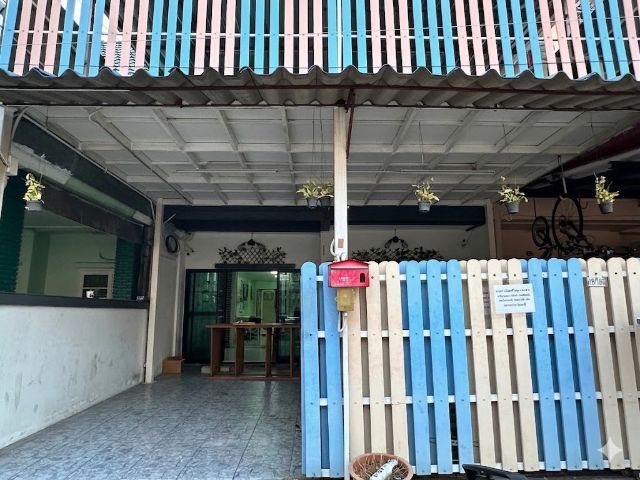 ขายทาวน์เฮ้าส์ใหญ่ ซอยนวมินทร์ 50 จอดรถได้ 2 คัน 3 ห้องนอน 2 ห้องน้ำ 1 ห้องรับแขก 1 ห้องโถง 1 ห้องครัว 1 ห้องซักล้าง  รูปที่ 2