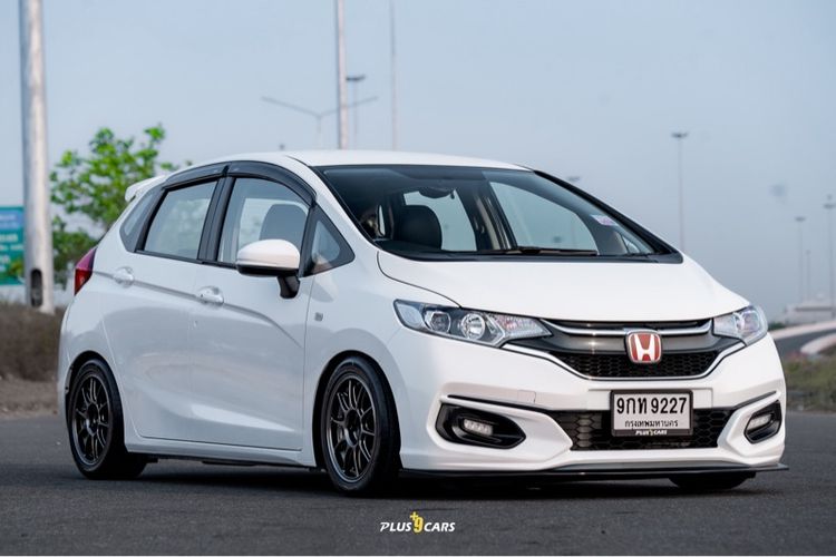 รถ Honda Jazz 1.5 V+ สี ขาว