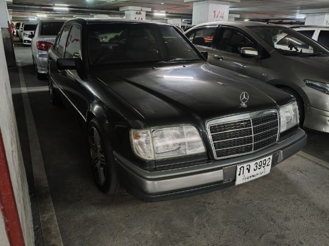 Mercedes-Benz E-Class 1994 E220 Sedan เบนซิน ไม่ติดแก๊ส เกียร์อัตโนมัติ ดำ รูปที่ 4
