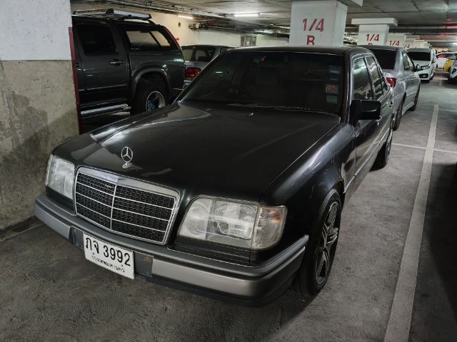 Mercedes-Benz E-Class 1994 E220 Sedan เบนซิน ไม่ติดแก๊ส เกียร์อัตโนมัติ ดำ รูปที่ 3
