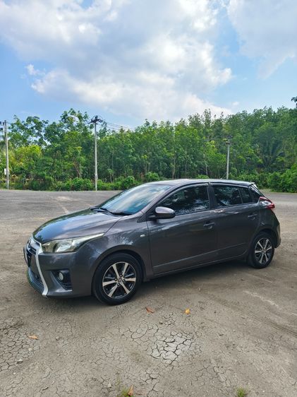 รถ Toyota Yaris 1.2 E สี เทา