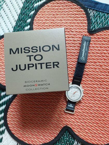 swatch x omega หน้าปัดมีรอยตำแหน่ง 9 น.