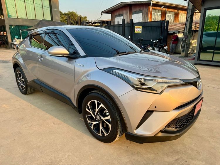Toyota C-HR 2019 1.8 HV Hi Sedan ไฮบริด ไม่ติดแก๊ส เกียร์อัตโนมัติ บรอนซ์เงิน รูปที่ 2
