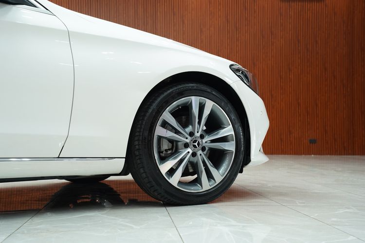 Mercedes-Benz C-Class 2022 C220 Sedan เบนซิน เกียร์อัตโนมัติ ขาว รูปที่ 4