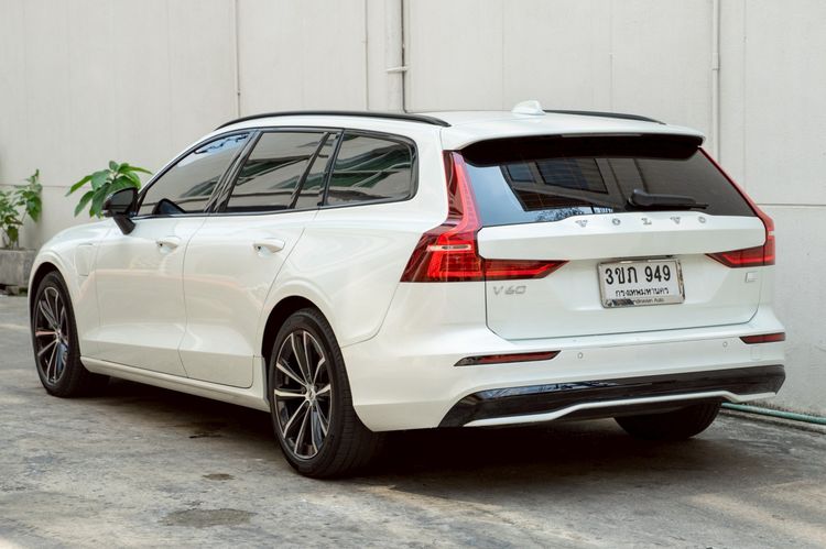 Volvo V60 2022 2.0 T8 Inscription 4WD Sedan ปลั๊กอินไฮบริด (PHEV) ไม่ติดแก๊ส เกียร์อัตโนมัติ ขาว รูปที่ 3