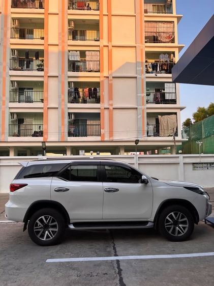 Toyota Fortuner 2017 2.4 V 4WD Pickup ดีเซล ไม่ติดแก๊ส เกียร์อัตโนมัติ ขาว รูปที่ 2