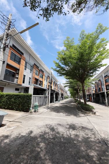 อื่นๆ ตกแต่งครบ 2016 ทาวน์โฮม 3 ชั้นในกรุงเทพ ขายด่วน‼️ รูปที่ 2