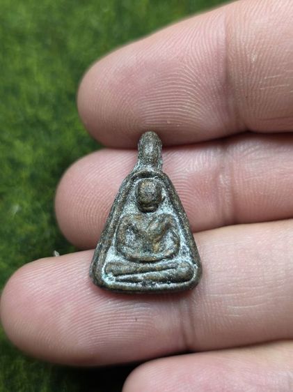 พระเหรียญจอบหลวงพ่อเงินวัดบางคลาน