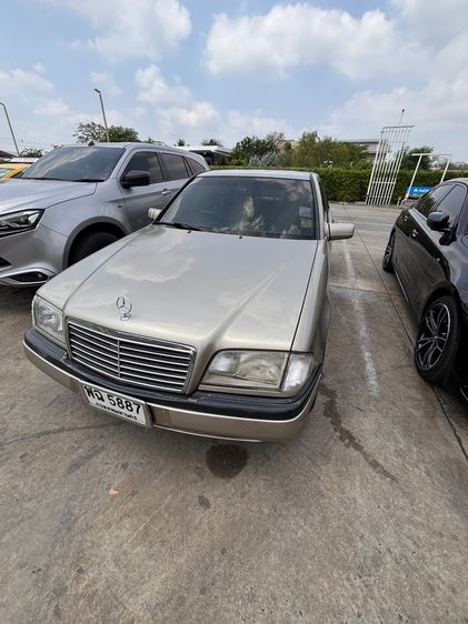 รถ Mercedes-Benz C-Class C200 สี น้ำตาล