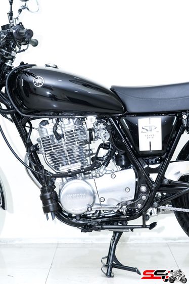 YAMAHA SR400 สีดำ ปี2021 วิ่งน้อย 681 km ไมล์แท้ มือเดียว รถสวยมากสภาพป้ายแดงไร้ริ้วรอย รูปที่ 6