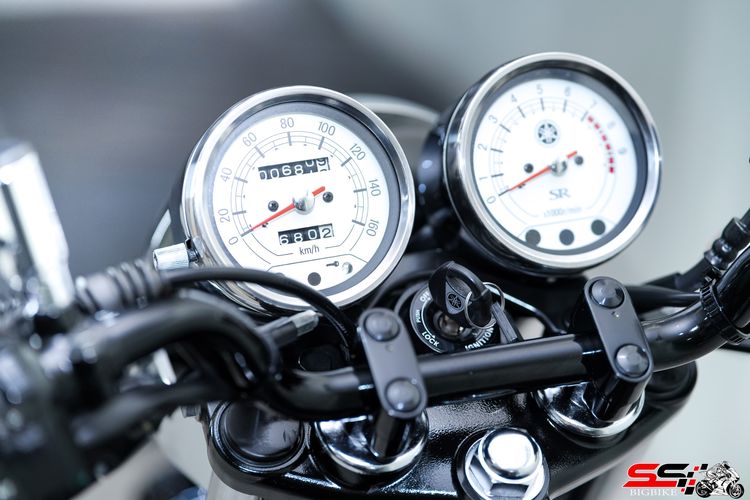 YAMAHA SR400 สีดำ ปี2021 วิ่งน้อย 681 km ไมล์แท้ มือเดียว รถสวยมากสภาพป้ายแดงไร้ริ้วรอย รูปที่ 2