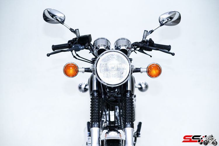 YAMAHA SR400 สีดำ ปี2021 วิ่งน้อย 681 km ไมล์แท้ มือเดียว รถสวยมากสภาพป้ายแดงไร้ริ้วรอย รูปที่ 4