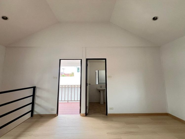 ไม่มี ใช่ บ้านรีโนเวทใหม่พร้อมอยู่ สันป่าเลียง หนองหอยใกล้รร.วารี บ้านสวย ราคาน่ารัก รูปที่ 2