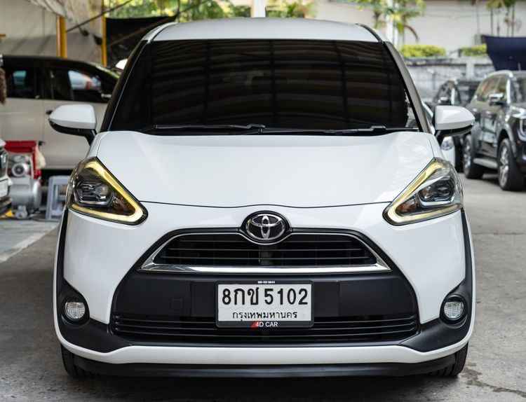 รถ Toyota Sienta 1.5 V สี ขาว