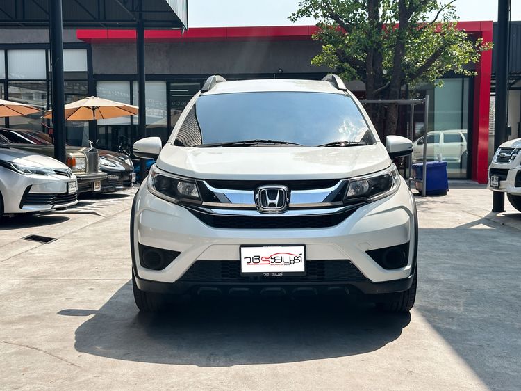 Honda BR-V 2016 1.5 V Utility-car เบนซิน เกียร์อัตโนมัติ ขาว รูปที่ 2
