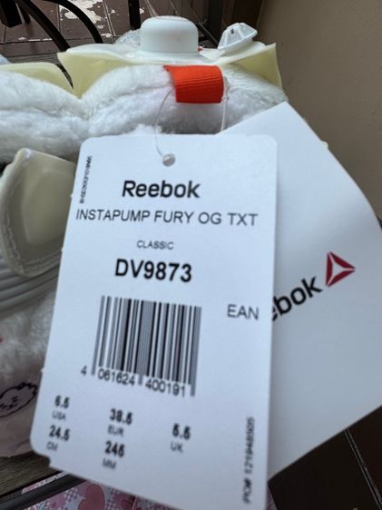 LINE FRIENDS BT21 x REEBOK INSTAPUMP FURY RJ EDITION รูปที่ 7