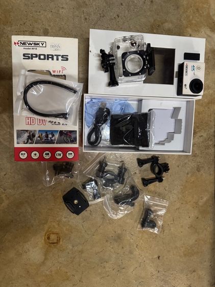 อื่นๆ ขายกล้องแอ็คชั่นใช้เค้กกันน้ำได้ ใช้งานได้ปกติอุปกรณ์ครบชุดพร้อมเมม 32 มีตำหนิหน้าจอนิดหน่อย