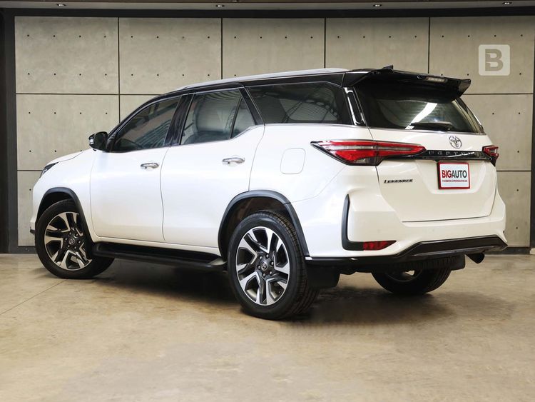 Toyota Fortuner 2022 2.4 Legender Black Top Utility-car ดีเซล ไม่ติดแก๊ส เกียร์อัตโนมัติ ขาว รูปที่ 4