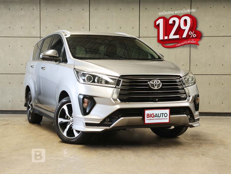 รถ Toyota Innova 2.8 Crysta Premium สี บรอนซ์เงิน