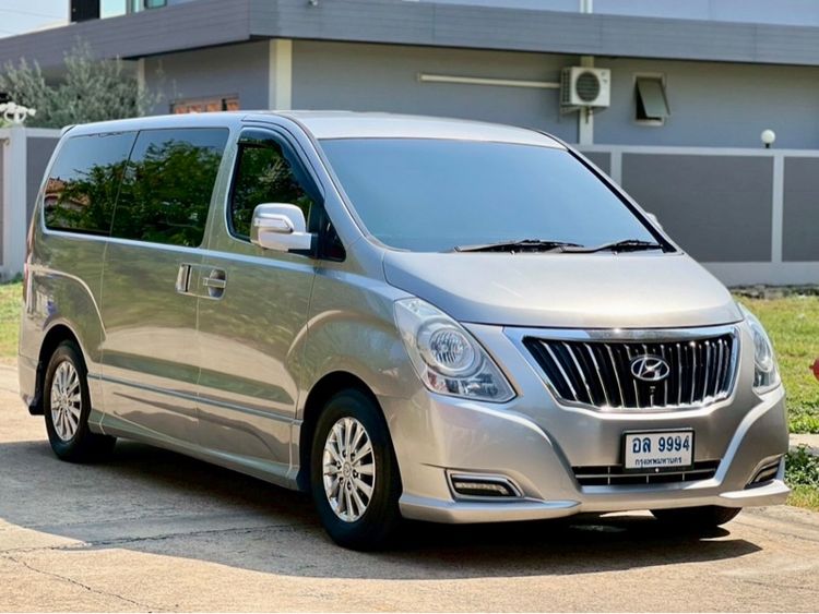 รถ Hyundai H-1  2.5 Deluxe สี บรอนซ์เงิน