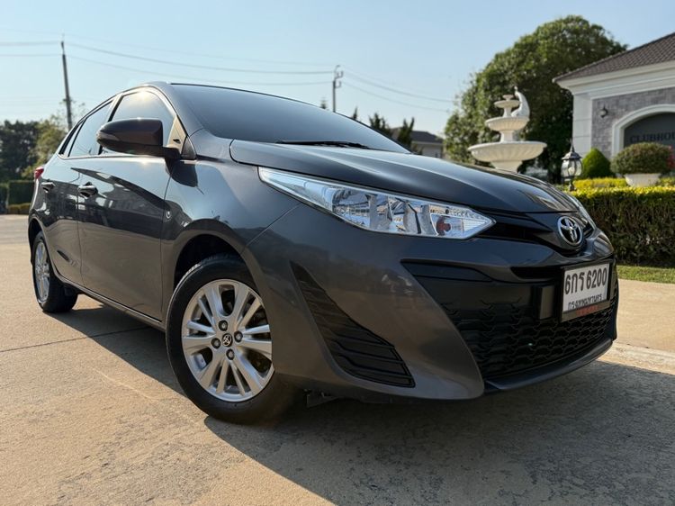 รถ Toyota Yaris 1.2 E สี เทา