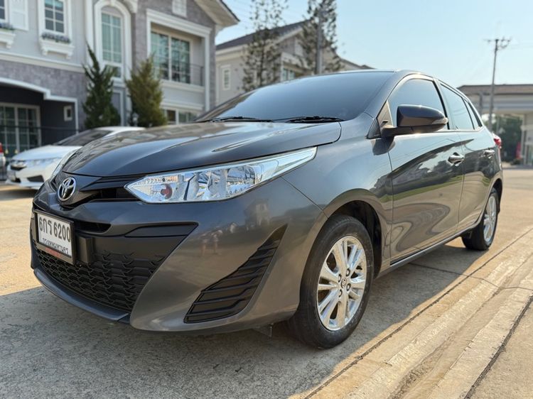 Toyota Yaris 2017 1.2 E Sedan เบนซิน ไม่ติดแก๊ส เกียร์อัตโนมัติ เทา รูปที่ 3