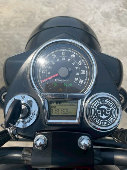 Royal Enfield Classic 350 (2023) สีดำด้านตัวท็อป รูปที่ 9