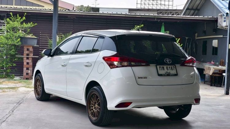 Toyota Yaris 2018 1.2 E Sedan เบนซิน ไม่ติดแก๊ส เกียร์อัตโนมัติ ขาว รูปที่ 4