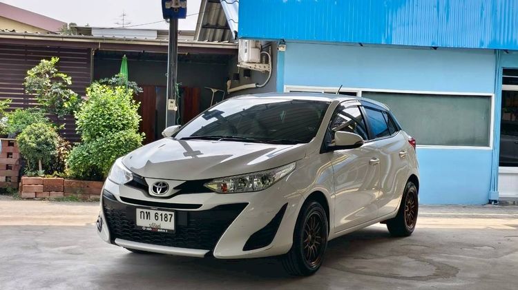 Toyota Yaris 2018 1.2 E Sedan เบนซิน ไม่ติดแก๊ส เกียร์อัตโนมัติ ขาว รูปที่ 2