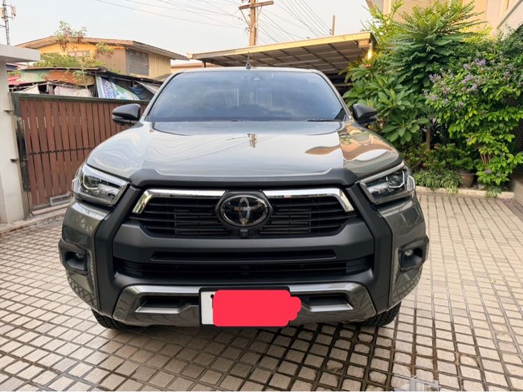 รถ Toyota Hilux Revo Double Cab 2.8 High 4WD สี น้ำตาล