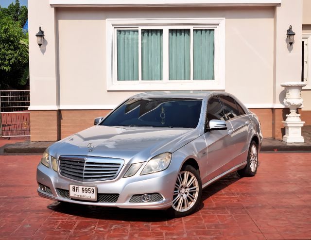 รถ Mercedes-Benz E-Class E200 CGI สี บรอนซ์เงิน