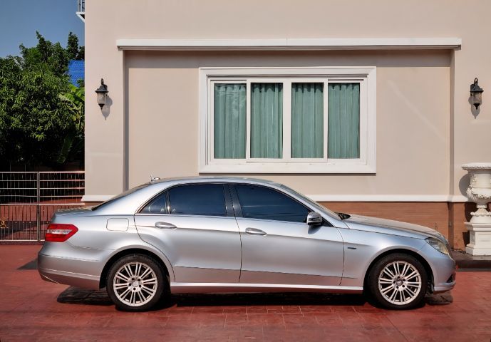 Mercedes-Benz E-Class 2010 E200 CGI Sedan เบนซิน ไม่ติดแก๊ส เกียร์อัตโนมัติ บรอนซ์เงิน รูปที่ 4