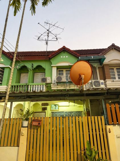 ขายบ้านทาวน์เฮาส์ 2 ชั้น 105 ตร.ม. 10 นาทีถึง MRT หลักสอง ราคาเพียง 1.79 ล้านบาท ฟรีแอร์ inverter สภาพใหม่ 3 ตัว (mitsubishi 2 ตัว)