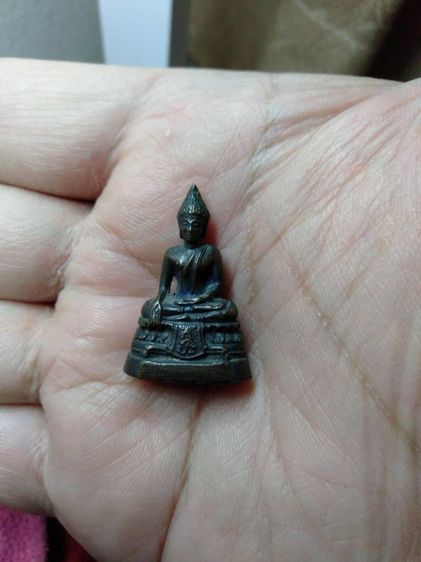 พระกริ่ง ภปร ปี 08 นิยม