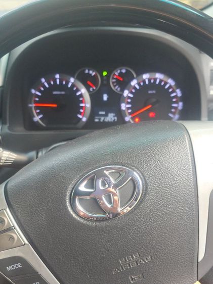 รถ Toyota Alphard 2.4 G สี ขาว