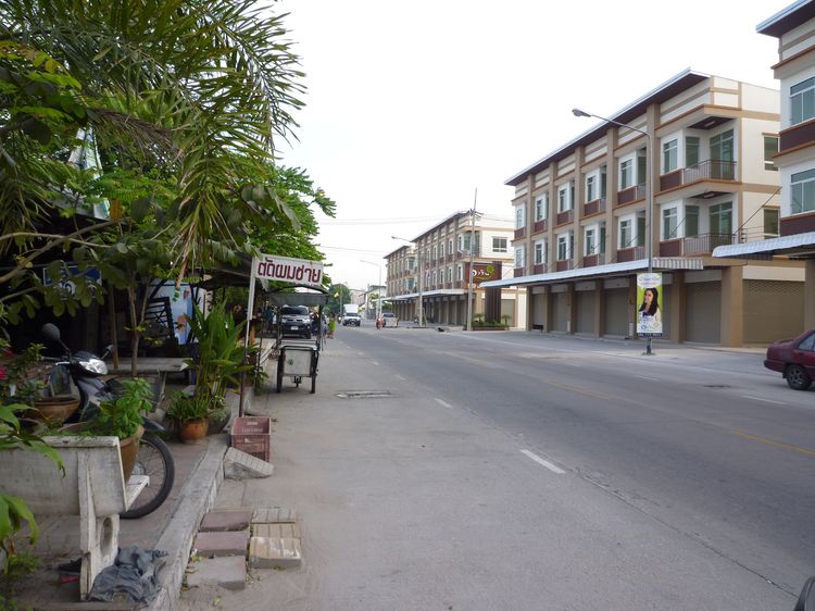 อาคารพาณิชย์ให้เช่า 3 ชั้น 3 ห้องนอน (แอร์), 3 ห้องน้ำ ทำเลดีมาก ใกล้ชุมชน รูปที่ 2